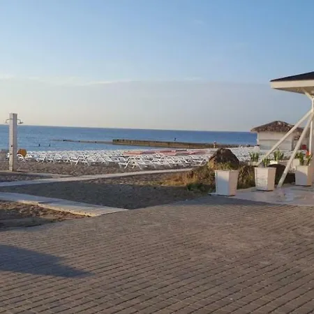 Frantsuzskiy Bulvar Apartment *